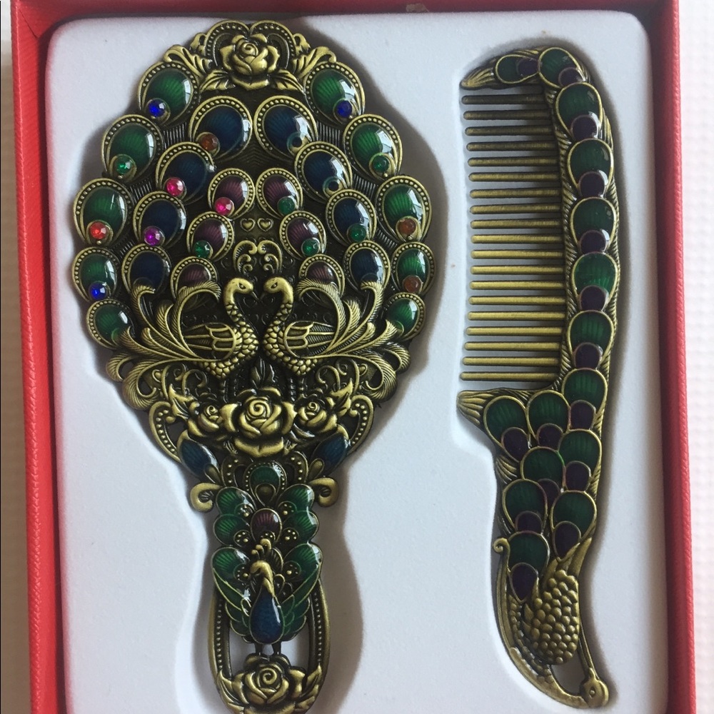 Mirror and comb set